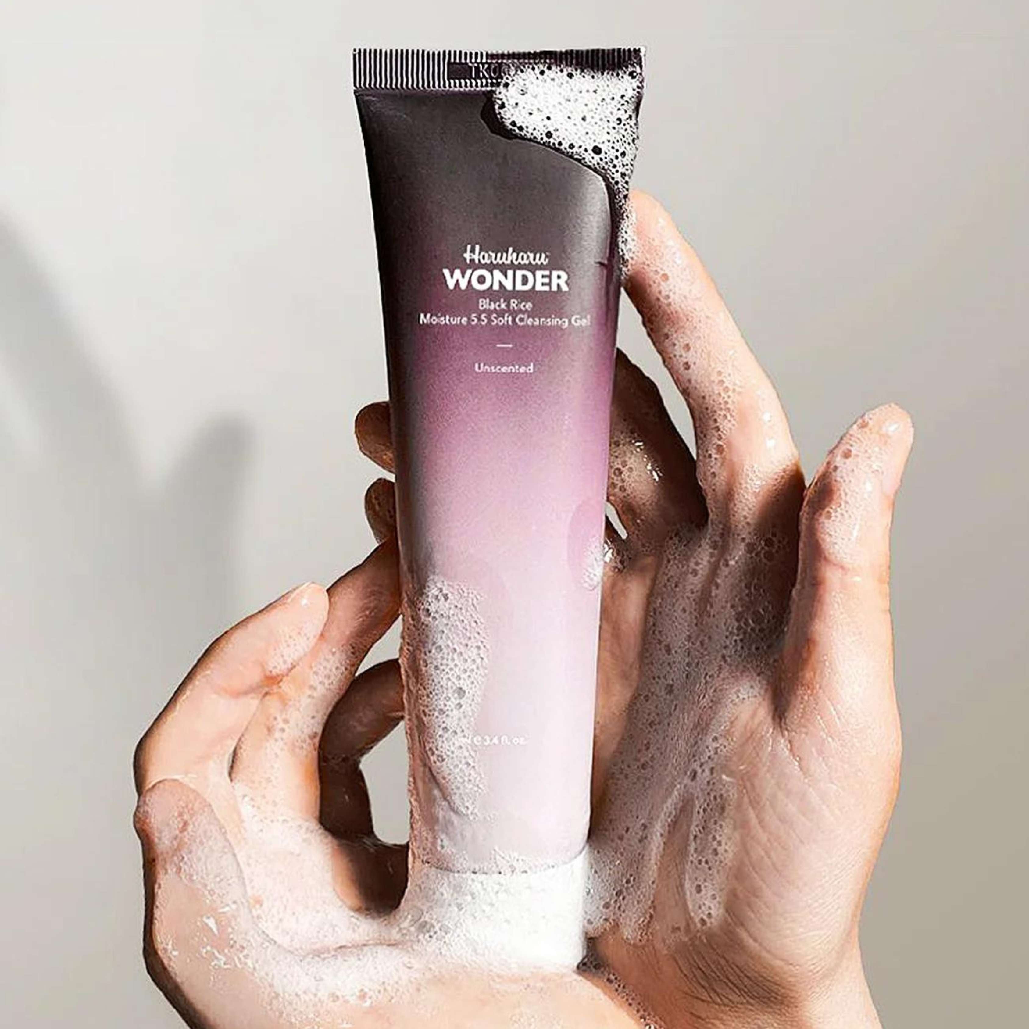 HaruHaru Wonder Black Rice Moisture 5.5 Soft Cleansing Gel